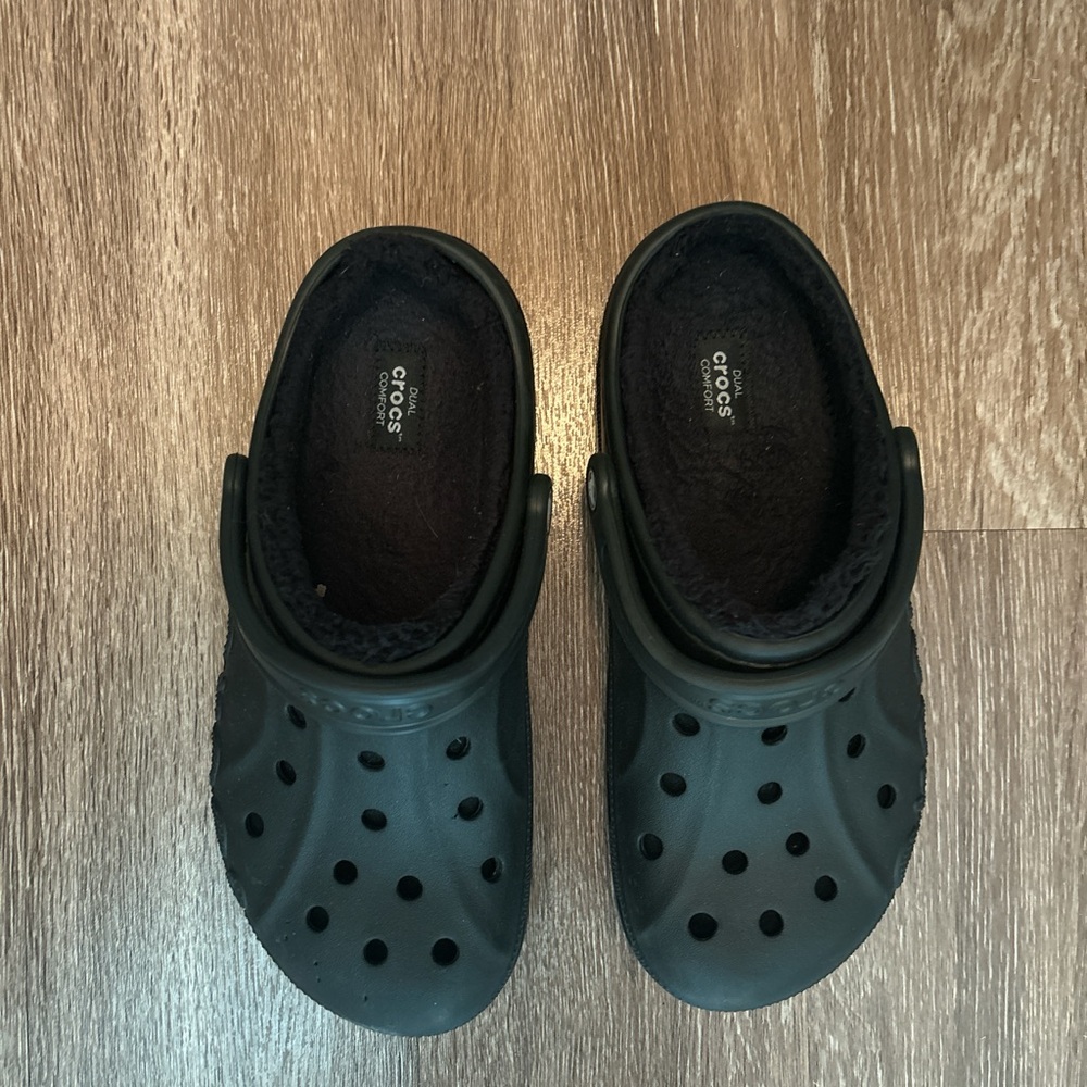Black crocs in great condition!